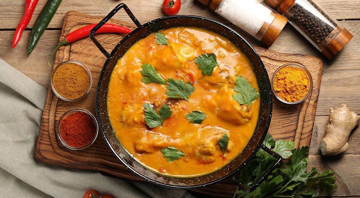 Как приготовить курицу карри: 10 рецептов от сливочного до острого
